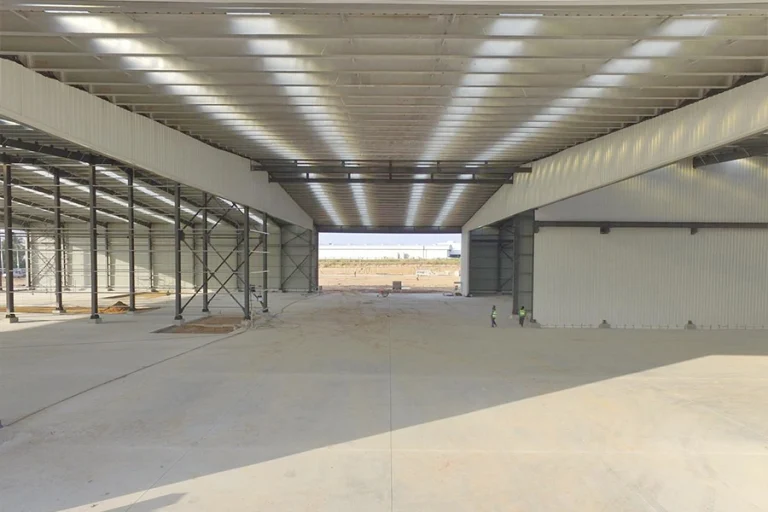 How Do Engineered Steel Structures Excel in Cold Weather