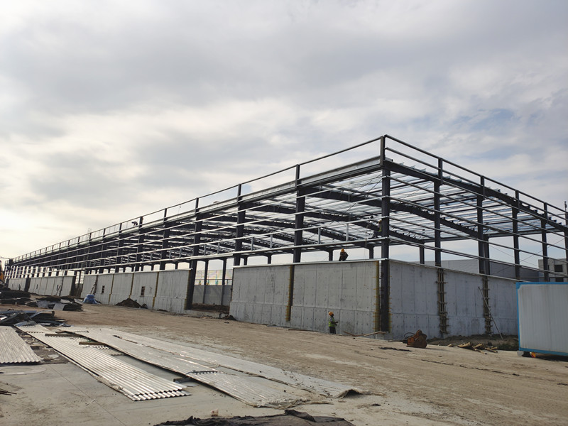 How Prefabricated Steel Frames Are Shaping the Future of Industrial Park Construction插图2 steel structure installation project